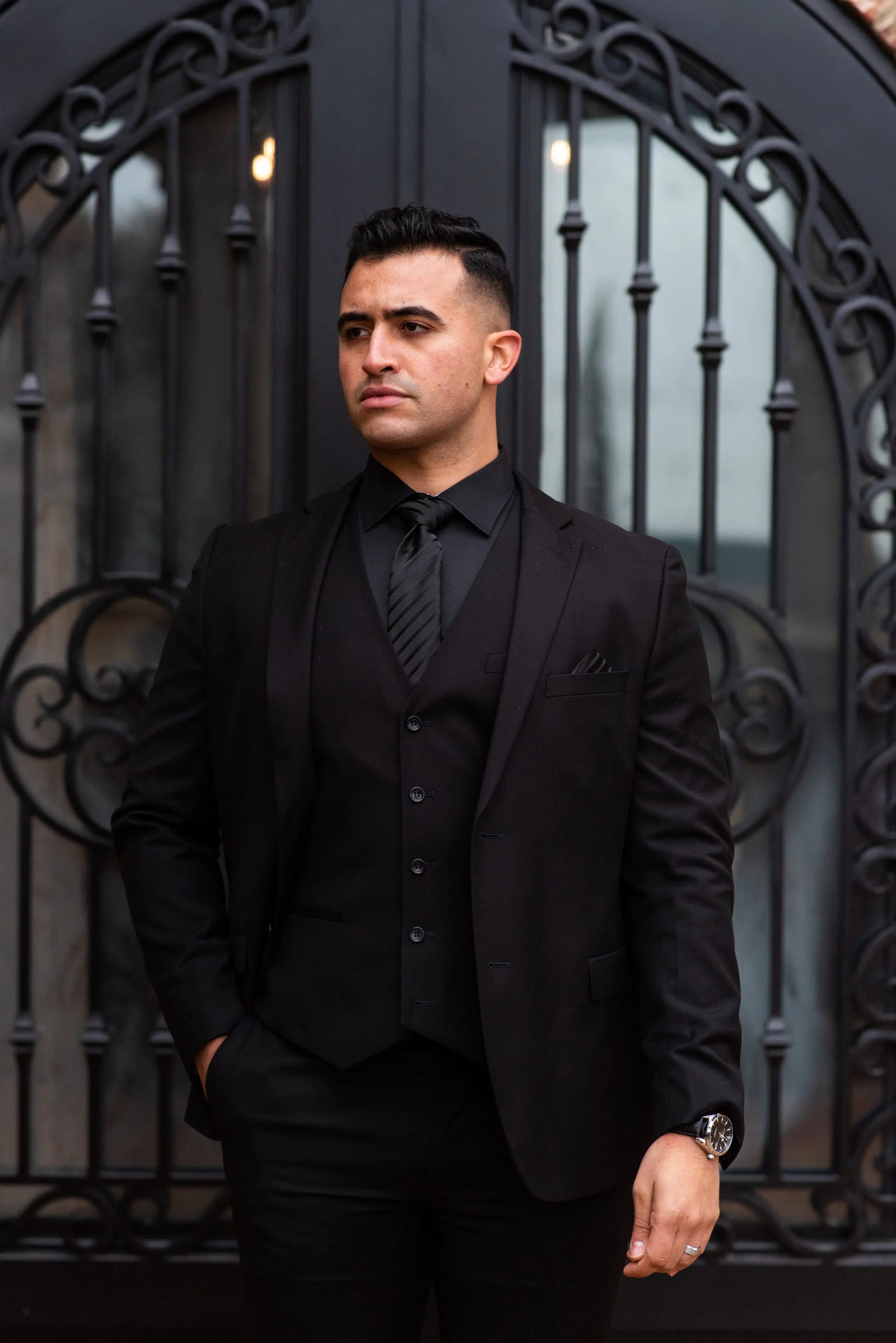 HOW THE MODERN GROOM WORKS