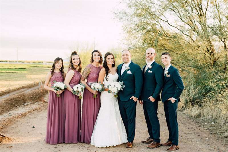 Bride and groom pose with their bridesmaids and groomsmen.